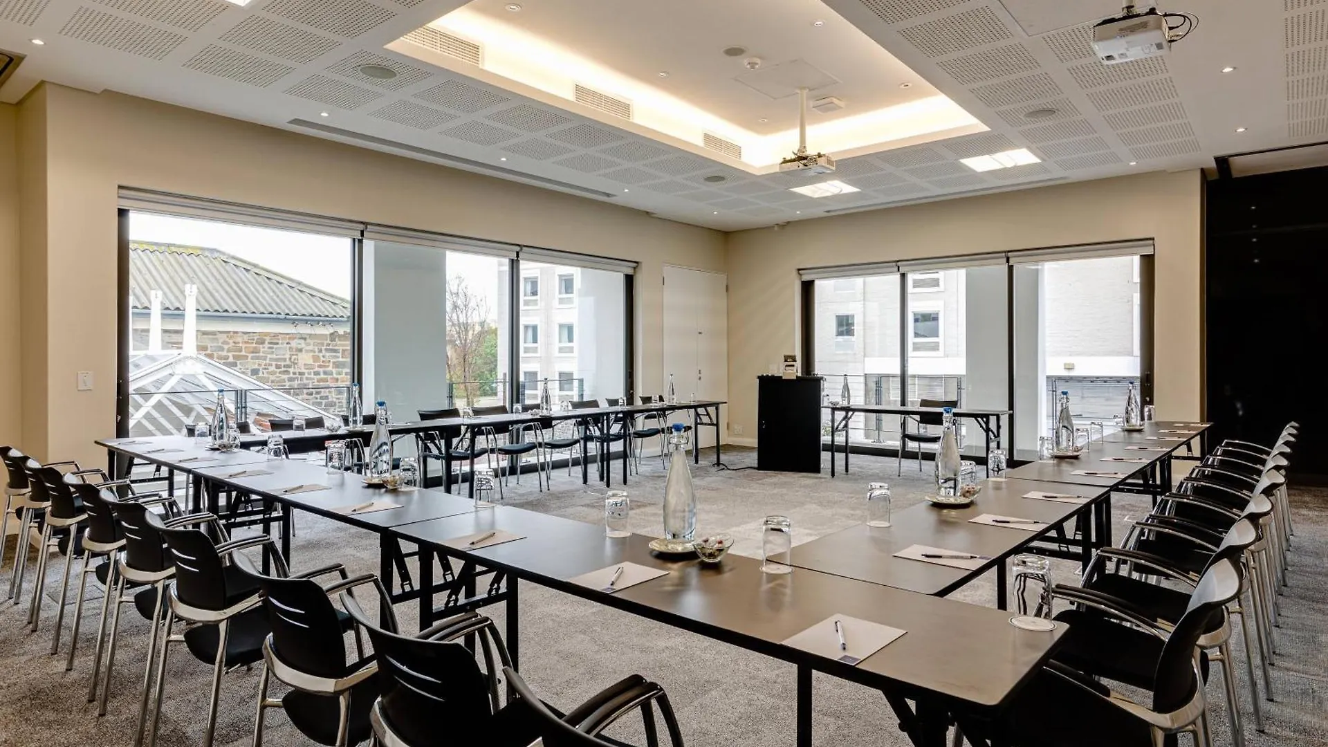 Protea Hotel By Marriott Cape Town Waterfront Breakwater Lodge