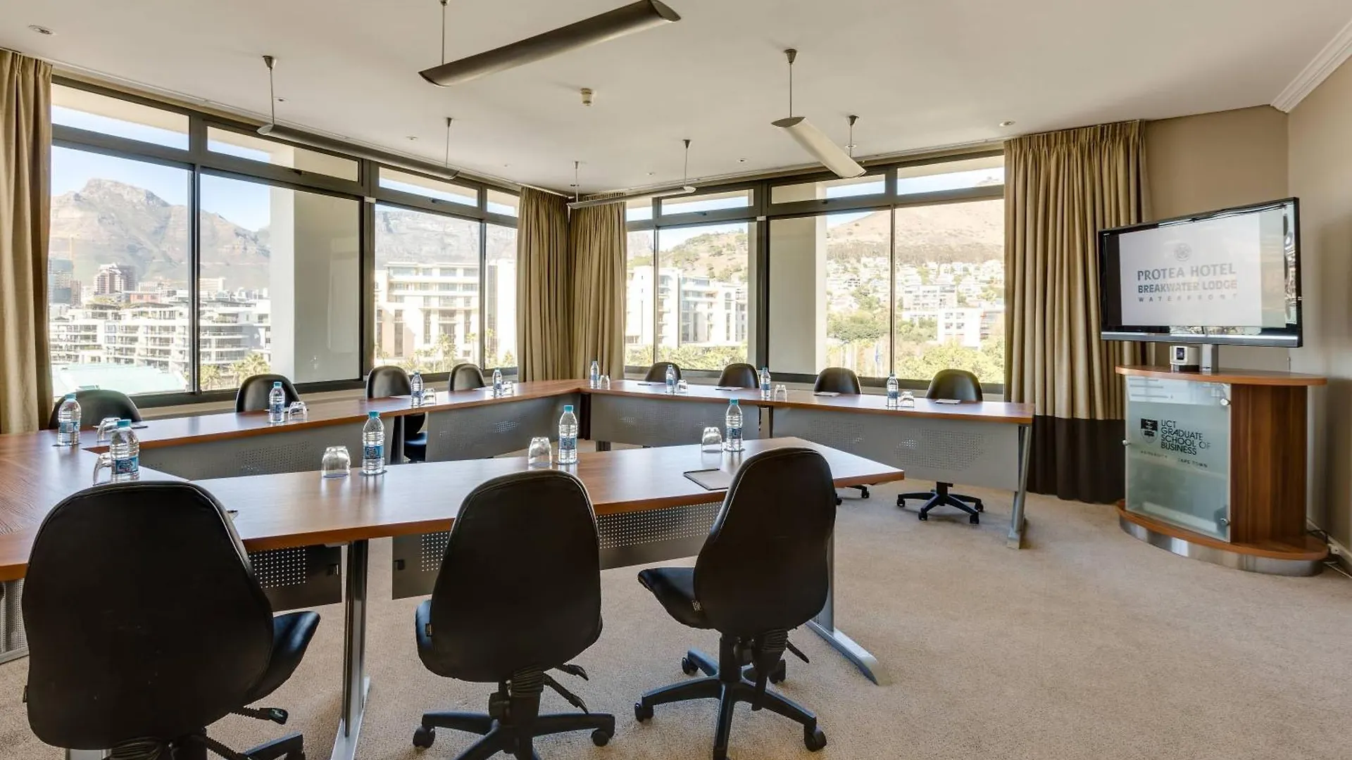 Protea Hotel By Marriott Cape Town Waterfront Breakwater Lodge