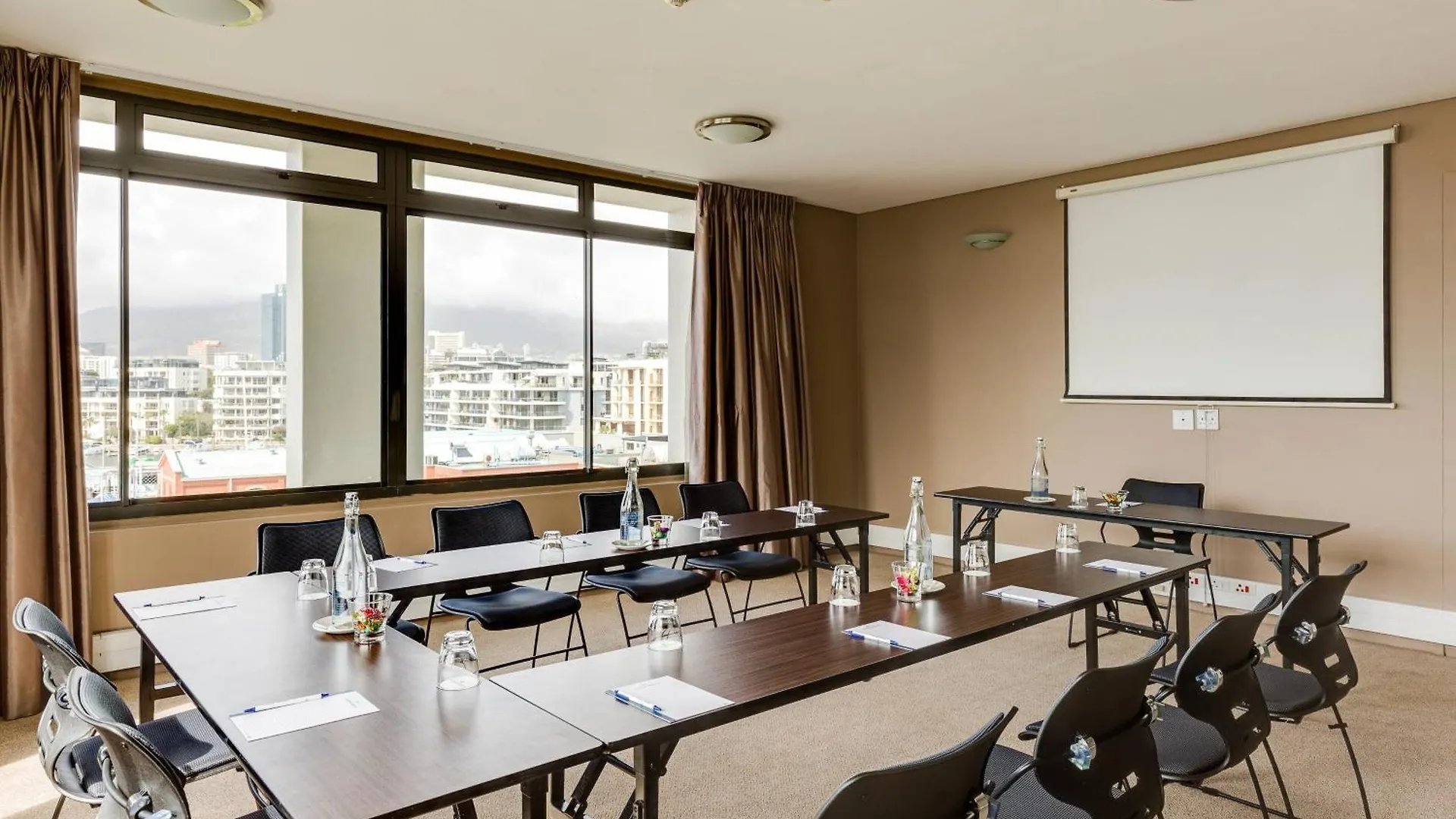 Protea Hotel By Marriott Cape Town Waterfront Breakwater Lodge 3*,  Sudafrica